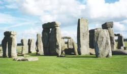 Stonehenge, looking East (7 KB) - links to a larger 36 KB version