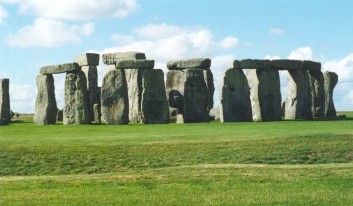 Stonehenge III (38 KB)