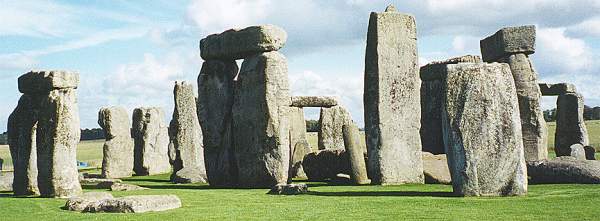 Stonehenge, looking due East (28 KB)